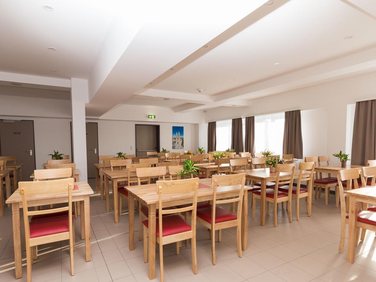 Winbudget "Bed&Breakfast" Wiener Neustadt Eksteriør billede