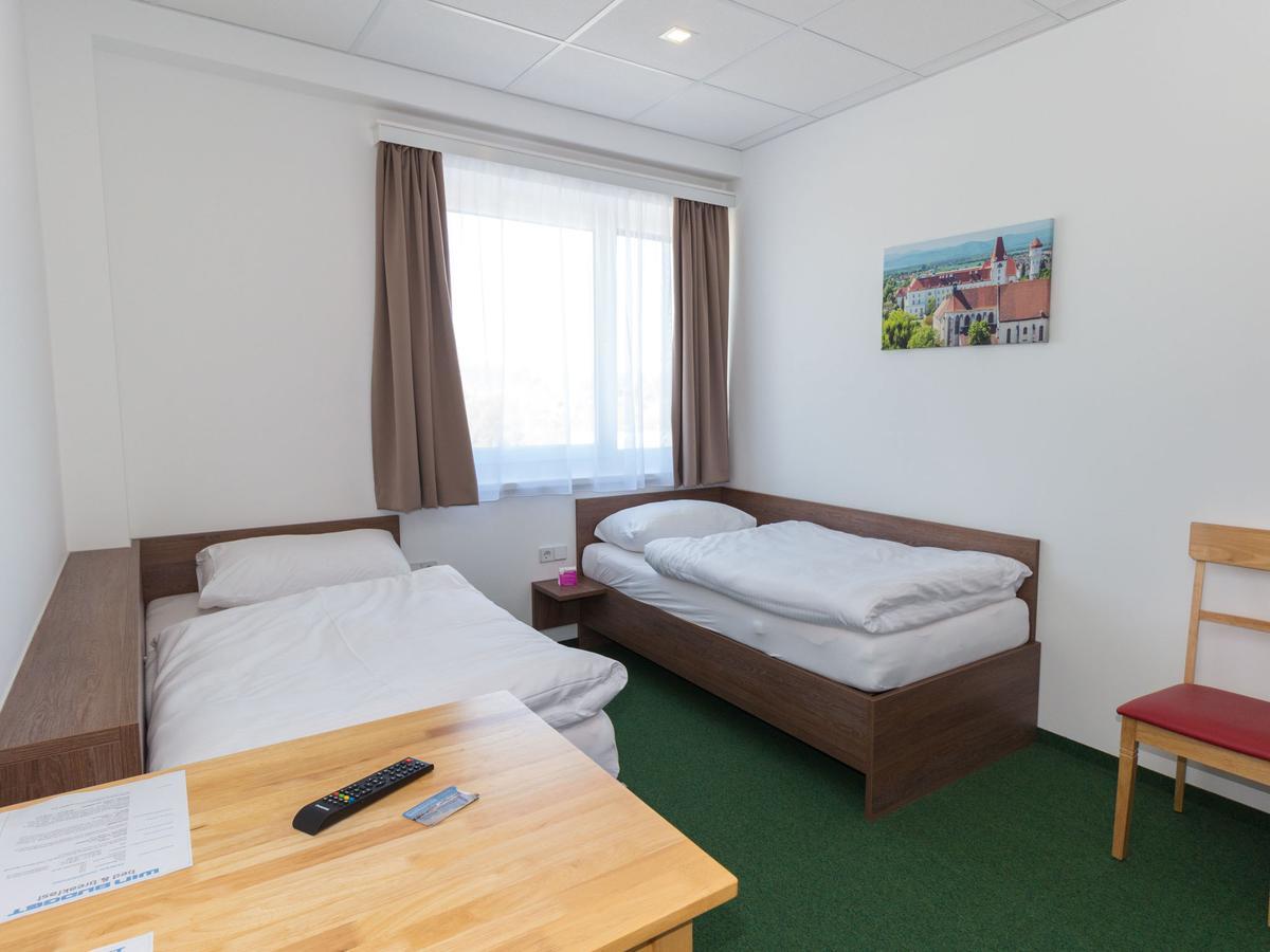 Winbudget "Bed&Breakfast" Wiener Neustadt Eksteriør billede