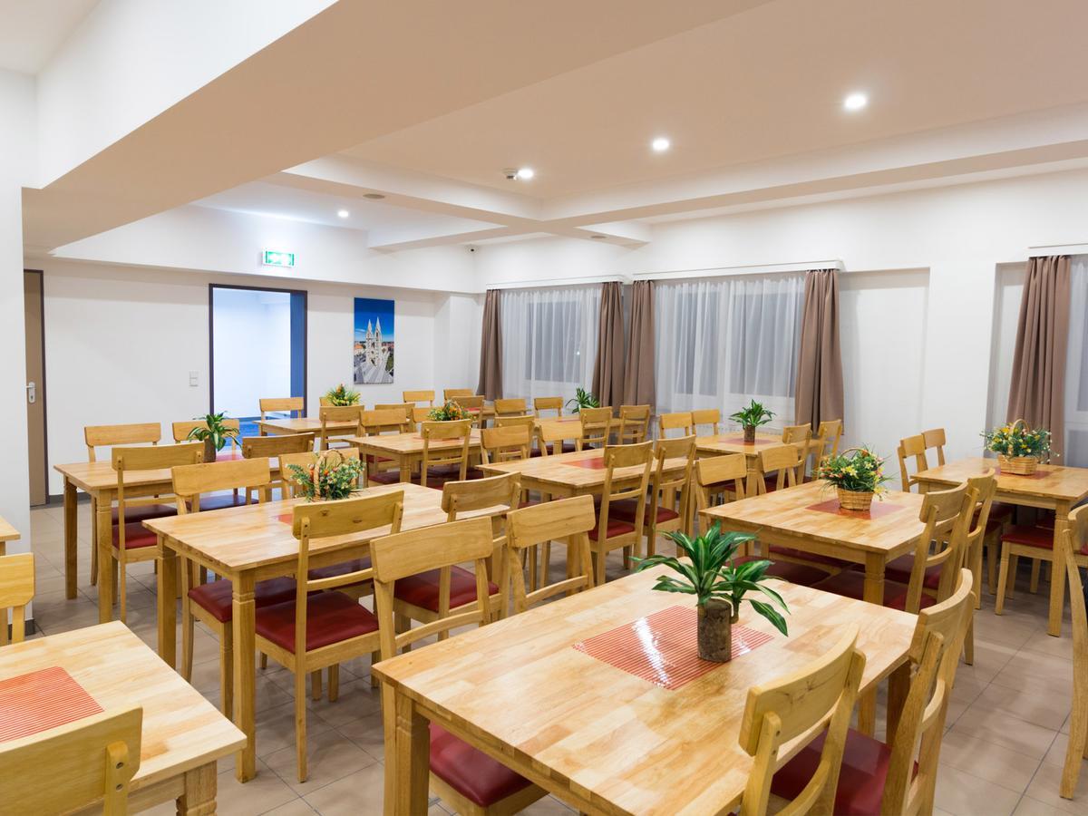 Winbudget "Bed&Breakfast" Wiener Neustadt Eksteriør billede