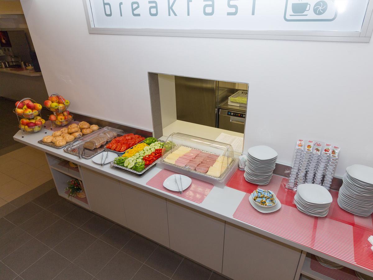 Winbudget "Bed&Breakfast" Wiener Neustadt Eksteriør billede
