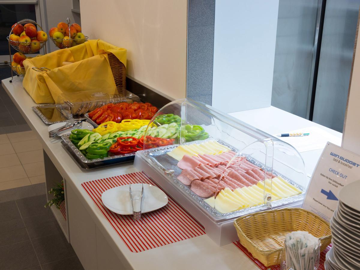 Winbudget "Bed&Breakfast" Wiener Neustadt Eksteriør billede