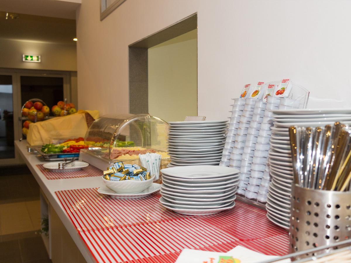 Winbudget "Bed&Breakfast" Wiener Neustadt Eksteriør billede