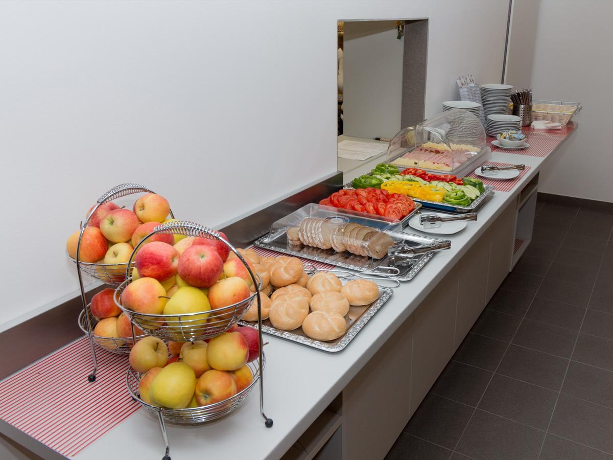 Winbudget "Bed&Breakfast" Wiener Neustadt Eksteriør billede
