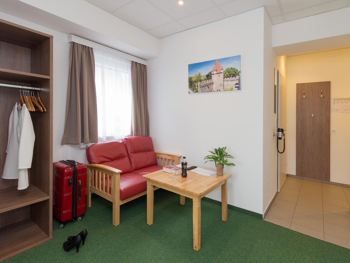 Winbudget "Bed&Breakfast" Wiener Neustadt Eksteriør billede