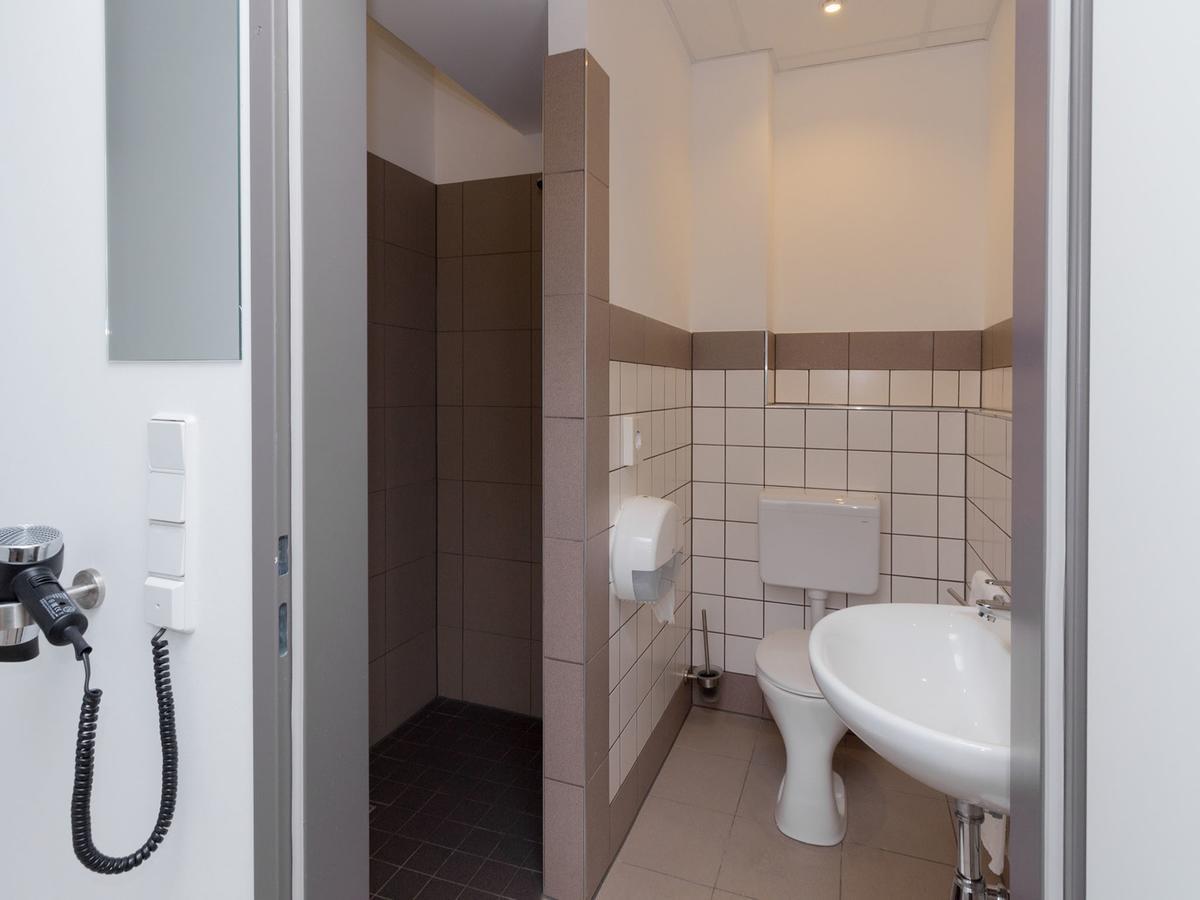 Winbudget "Bed&Breakfast" Wiener Neustadt Eksteriør billede