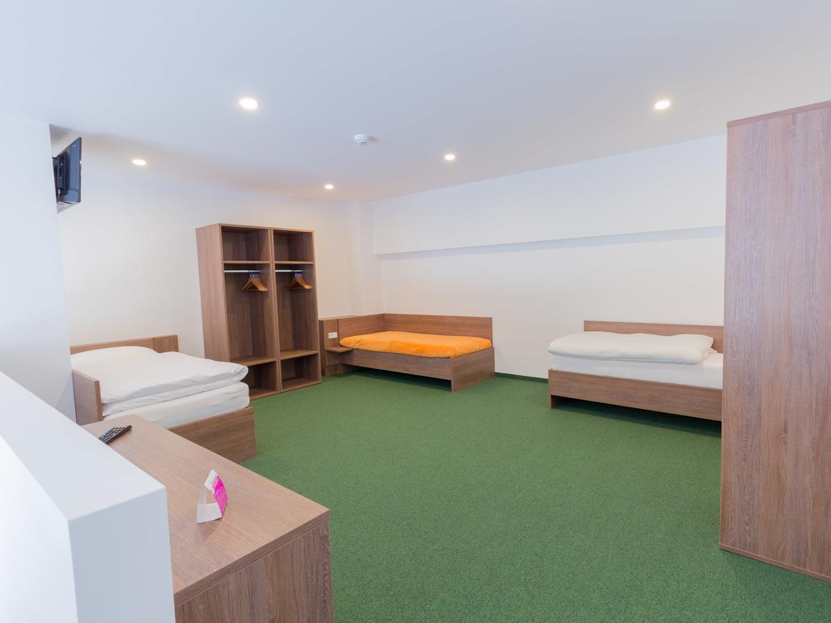 Winbudget "Bed&Breakfast" Wiener Neustadt Eksteriør billede