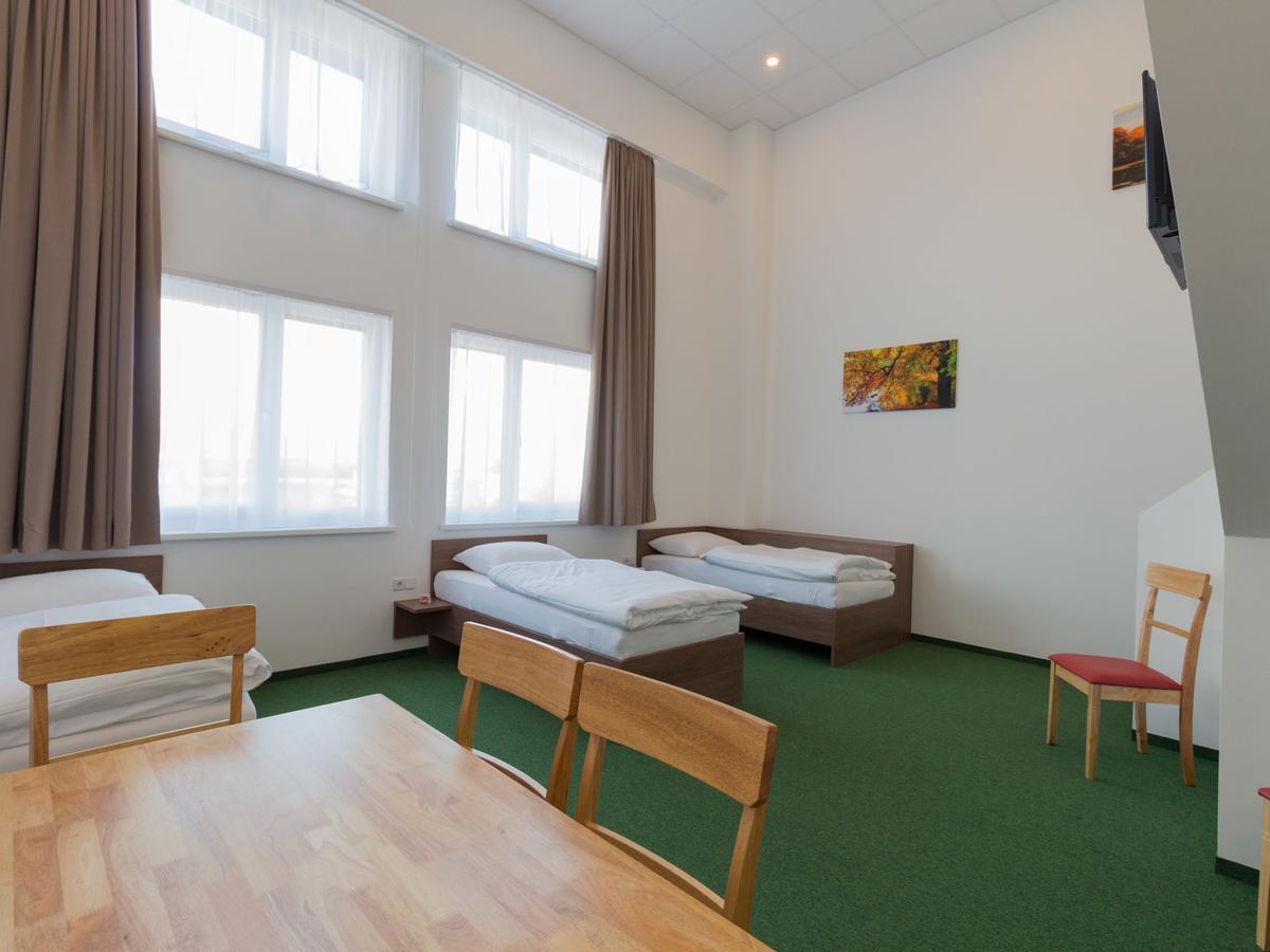 Winbudget "Bed&Breakfast" Wiener Neustadt Eksteriør billede