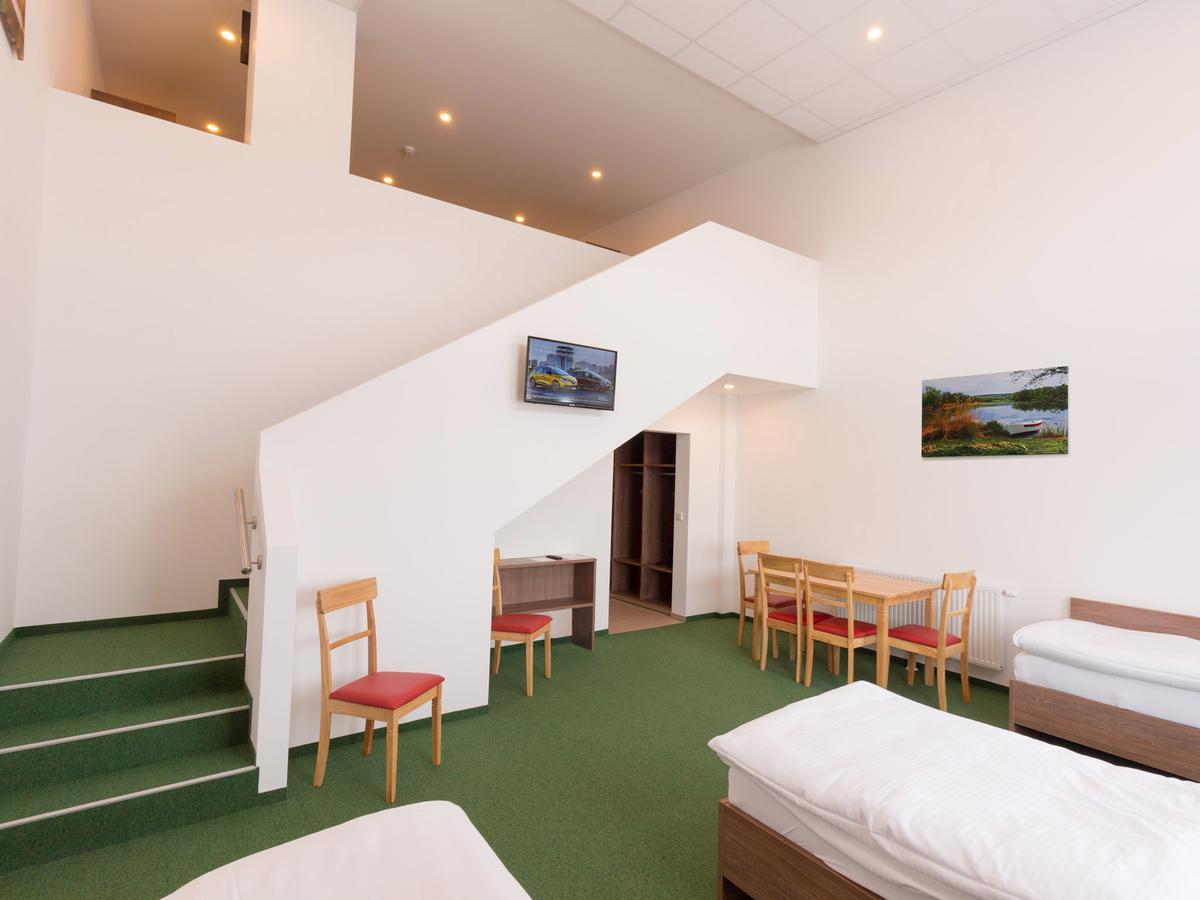 Winbudget "Bed&Breakfast" Wiener Neustadt Eksteriør billede